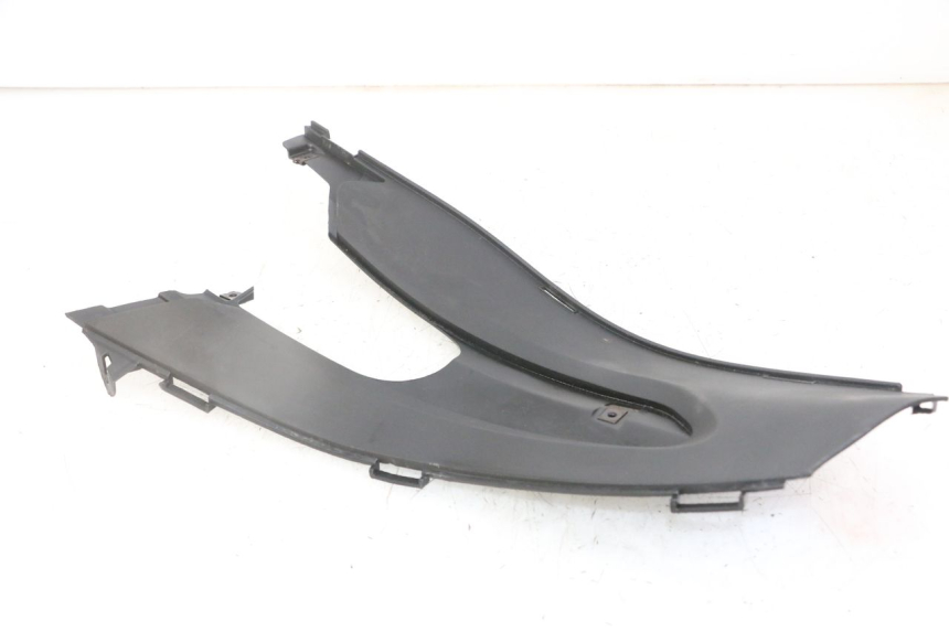 photo de TAPA REPOSAPIES CONEXION IZQUIERDA GILERA RUNNER SL 50 (2006 - 2009)