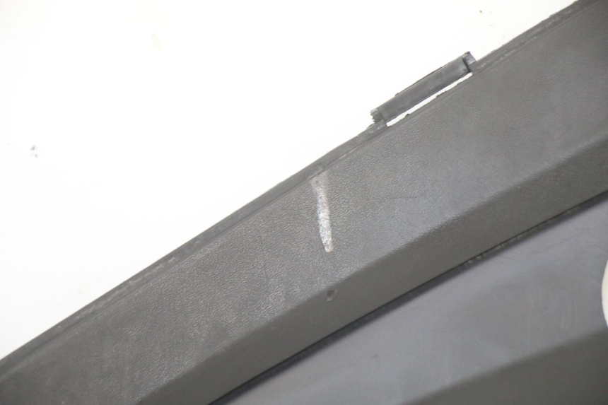 photo de TAPA REPOSAPIES CONEXION IZQUIERDA GILERA RUNNER SP 50 (2006 - 2008)