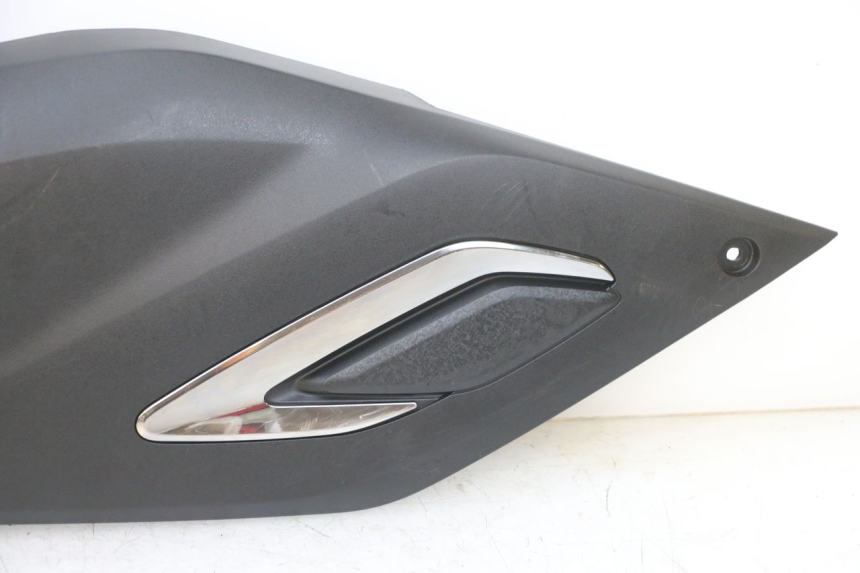 photo de TAPA REPOSAPIES CONEXION IZQUIERDA YAMAHA TRICITY 300 (2020 - 2024) - Estado de la superficie y material