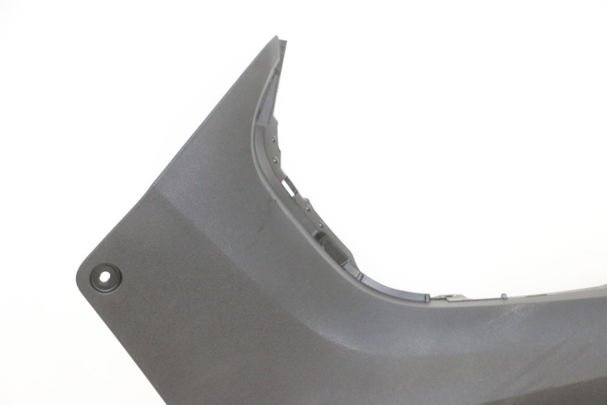 photo de TAPA REPOSAPIES CONEXION IZQUIERDA YAMAHA TRICITY 300 (2020 - 2024) - Marcados y referencias originales