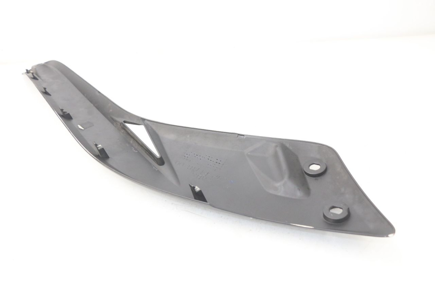 photo de TAPA REPOSAPIES CONEXION IZQUIERDA YAMAHA X-MAX XMAX 125 (2010 - 2014)