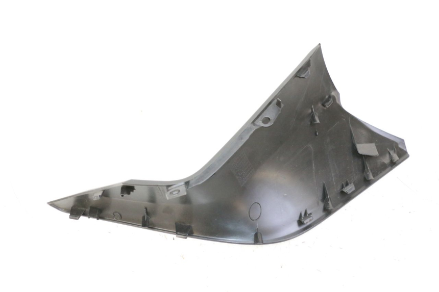 photo de TAPA REPOSAPIES CONEXION IZQUIERDA YAMAHA XMAX X-MAX 125 (2021 - 2025)