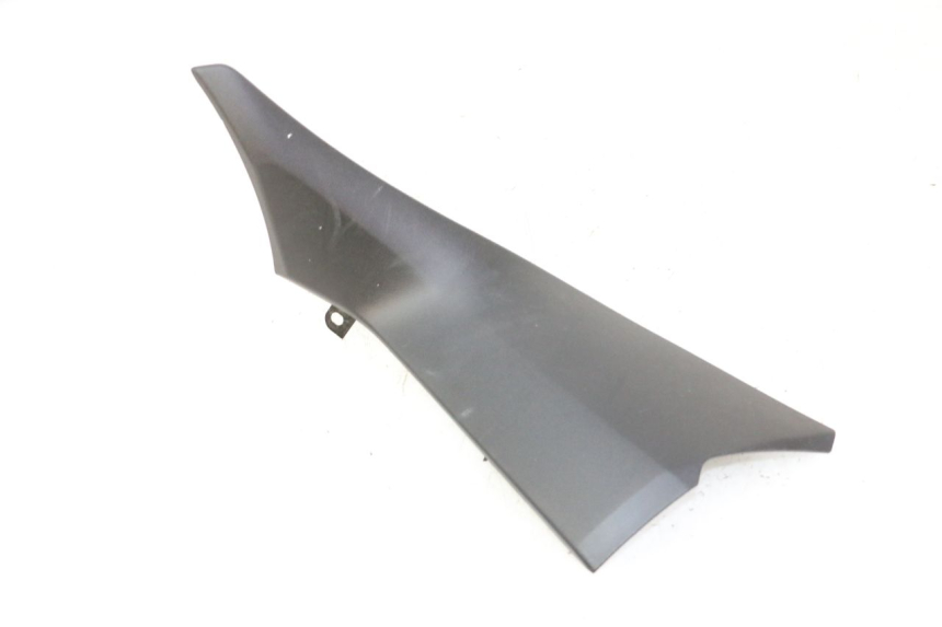 photo de TAPA REPOSAPIES CONEXION IZQUIERDA YAMAHA XMAX X-MAX 125 (2021 - 2025)