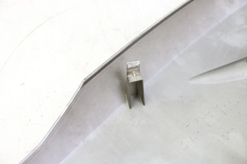 photo de TAPA REPOSAPIES CONEXION IZQUIERDA YAMAHA X-MAX XMAX 125 (2010 - 2014)