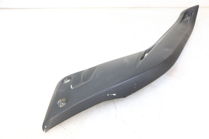 photo de TAPA REPOSAPIES CONEXION IZQUIERDA YAMAHA X-MAX XMAX 125 (2010 - 2014)