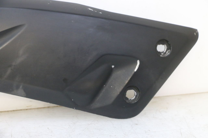 photo de TAPA REPOSAPIES CONEXION IZQUIERDA YAMAHA X-MAX XMAX 125 (2010 - 2014)