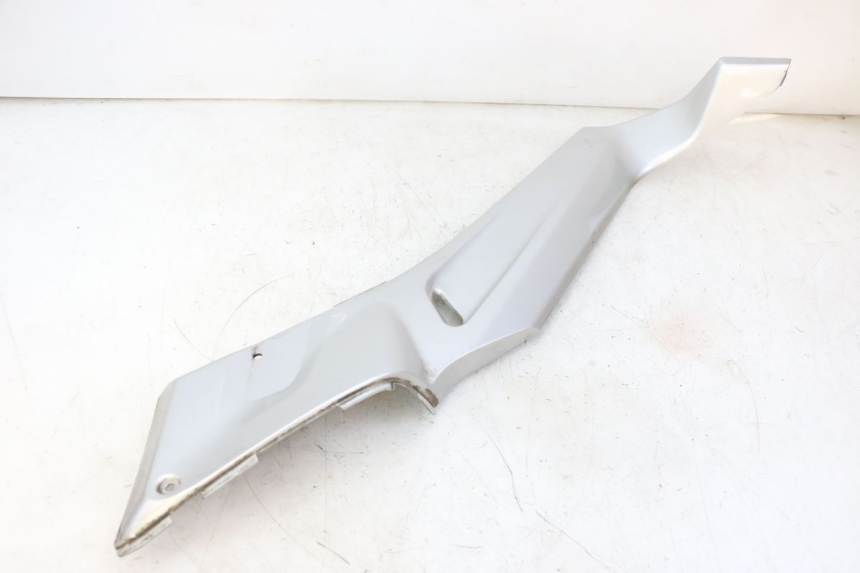 photo de TAPA REPOSAPIES CONEXION IZQUIERDA YAMAHA X-MAX XMAX 250 (2006 - 2009)