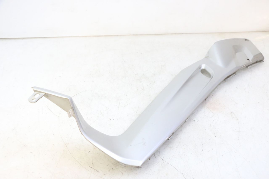 photo de TAPA REPOSAPIES CONEXION IZQUIERDA YAMAHA X-MAX XMAX 250 (2006 - 2009)