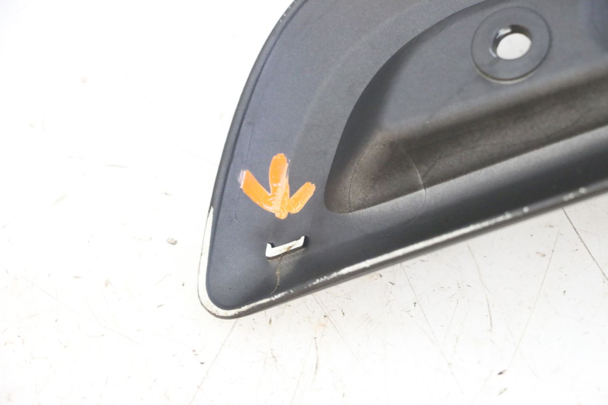 photo de TAPA REPOSAPIES CONEXION IZQUIERDA YAMAHA X-MAX XMAX 125 (2010 - 2014)