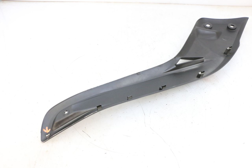 photo de TAPA REPOSAPIES CONEXION IZQUIERDA YAMAHA X-MAX XMAX 125 (2010 - 2014)