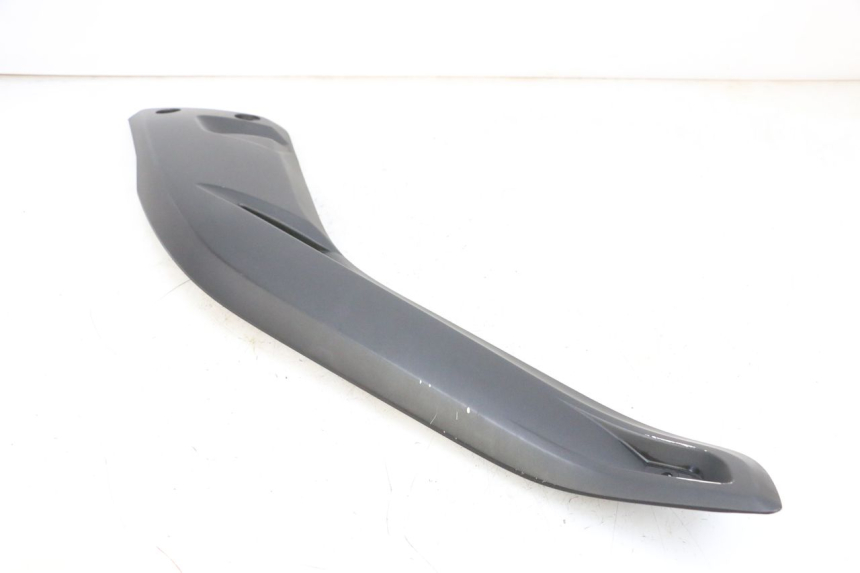 photo de TAPA REPOSAPIES CONEXION IZQUIERDA YAMAHA X-MAX XMAX 125 (2010 - 2014)