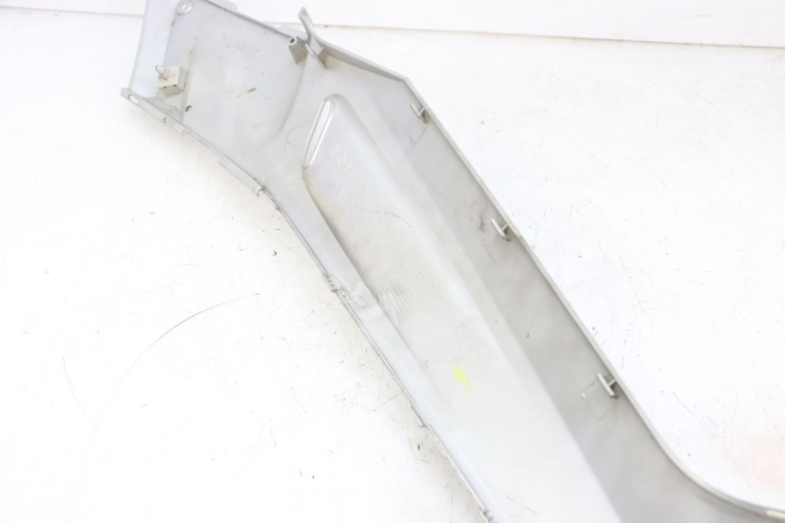 photo de JUNTA PIE DE APOYO IZQUIERDO YAMAHA XMAX X-MAX 125 (2006 - 2009) - Detalles de los puntos de fijación