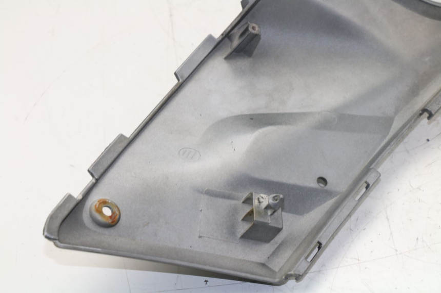 photo de TAPA REPOSAPIES CONEXION IZQUIERDA YAMAHA X-MAX XMAX 250 (2006 - 2009)