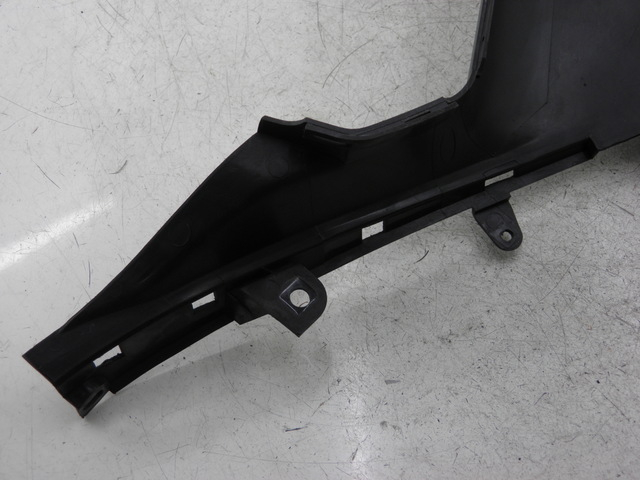 photo de TAPA REPOSAPIES CONEXION IZQUIERDA YAMAHA XP T-MAX TMAX 500 (2004 - 2007)