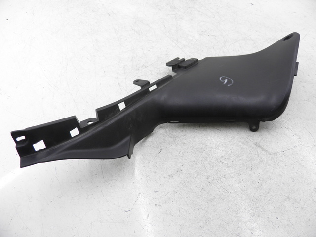 photo de TAPA REPOSAPIES CONEXION IZQUIERDA YAMAHA XP T-MAX TMAX 500 (2004 - 2007)