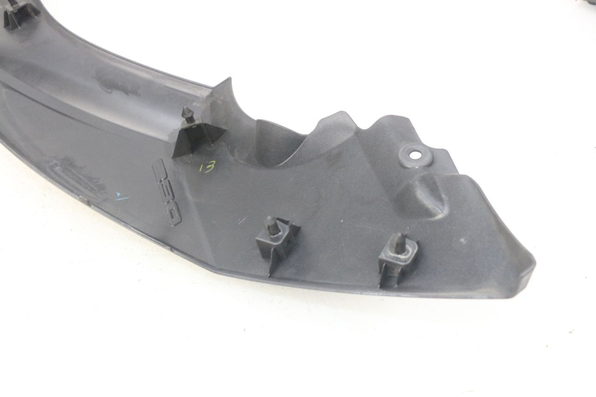 photo de TAPA REPOSAPIES CONEXION IZQUIERDA YAMAHA XP T-MAX TMAX ABS 530 (2012 - 2015)