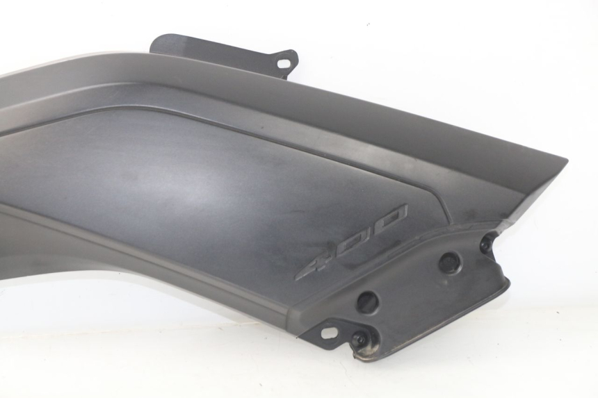 photo de TAPA REPOSAPIES CONEXION IZQUIERDA YAMAHA YP X-MAX XMAX 400 (2014 - 2017)