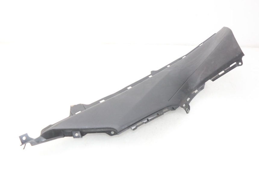 photo de TAPA REPOSAPIES CONEXION IZQUIERDA YAMAHA YP T-MAX TMAX 530 (2017 - 2020)