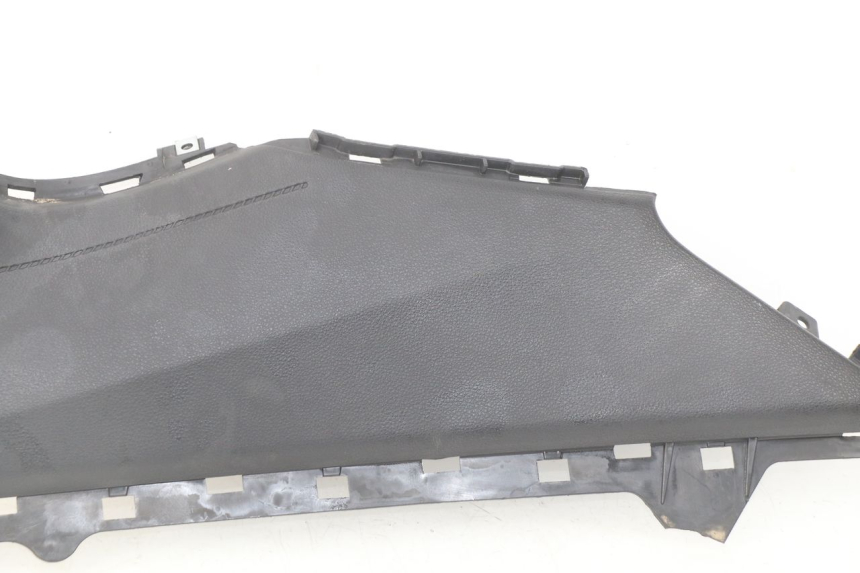 photo de TAPA REPOSAPIES CONEXION IZQUIERDA YAMAHA YP T-MAX TMAX 530 (2017 - 2020)