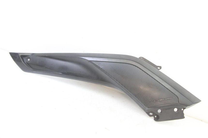 photo de TAPA REPOSAPIES CONEXION IZQUIERDA YAMAHA YP X-MAX XMAX 400 (2014 - 2017)