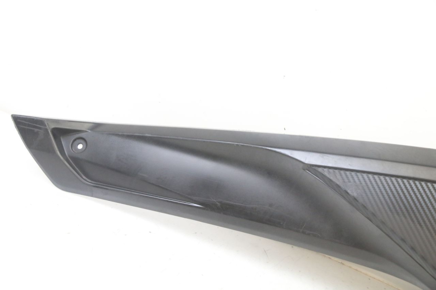photo de TAPA REPOSAPIES CONEXION IZQUIERDA YAMAHA YP X-MAX XMAX 400 (2014 - 2017)