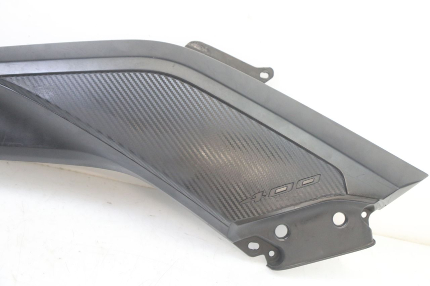 photo de TAPA REPOSAPIES CONEXION IZQUIERDA YAMAHA YP X-MAX XMAX 400 (2014 - 2017)