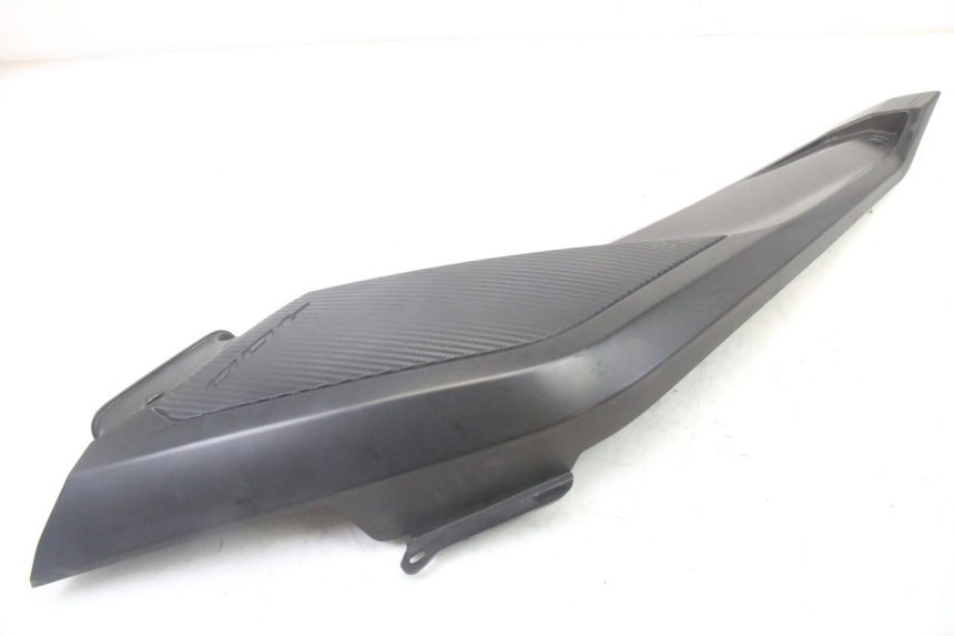 photo de TAPA REPOSAPIES CONEXION IZQUIERDA YAMAHA YP X-MAX XMAX 400 (2014 - 2017)