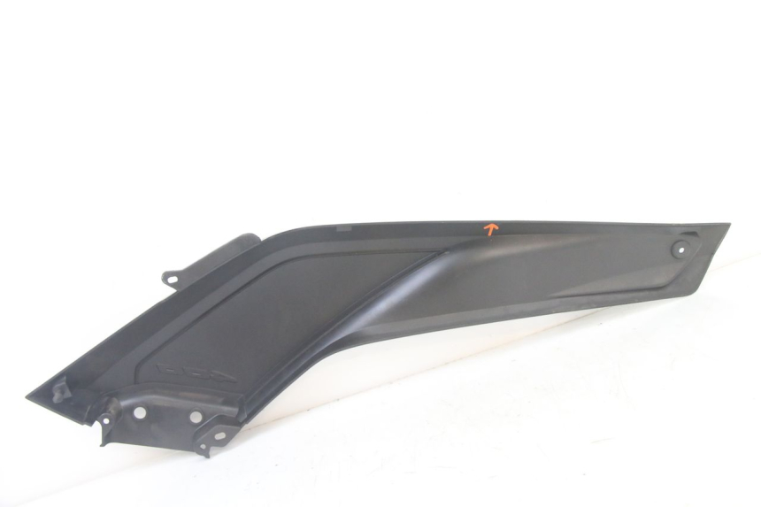 photo de TAPA REPOSAPIES CONEXION IZQUIERDA YAMAHA YP X-MAX XMAX 400 (2014 - 2017)