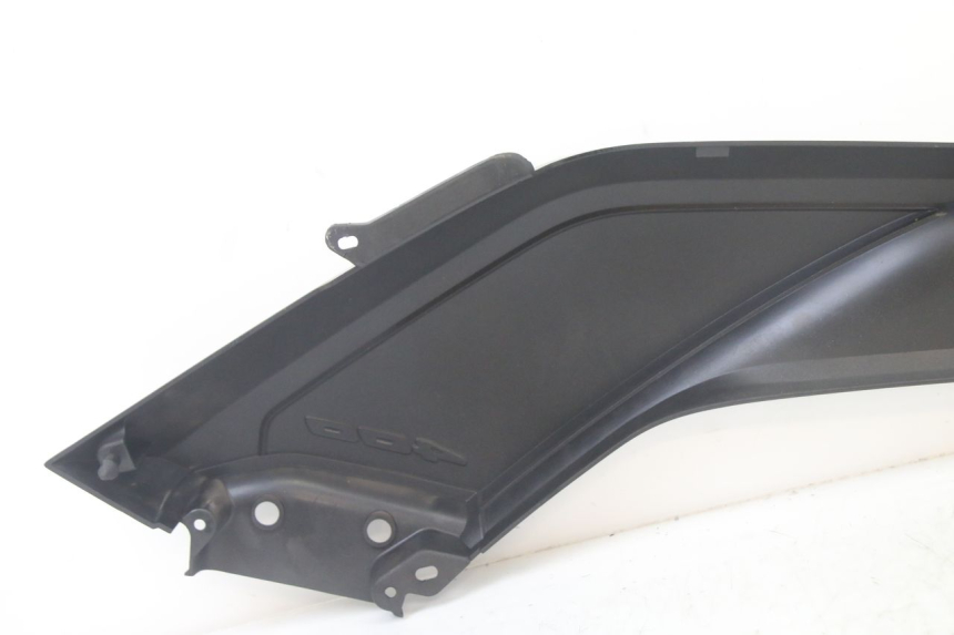 photo de TAPA REPOSAPIES CONEXION IZQUIERDA YAMAHA YP X-MAX XMAX 400 (2014 - 2017)