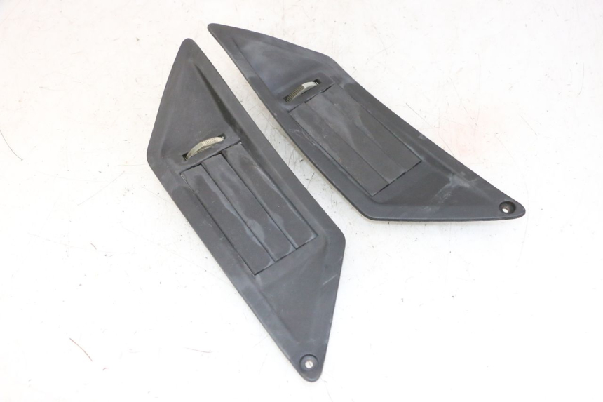 photo de TAPA REPOSAPIES CONEXION GILERA NEXUS 300 (2008 - 2013)