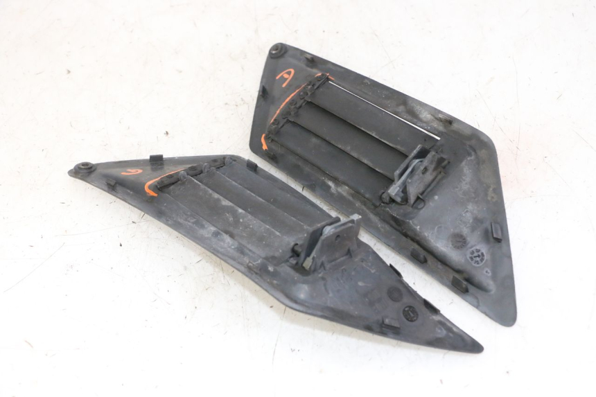 photo de TAPA REPOSAPIES CONEXION GILERA NEXUS 300 (2008 - 2013)