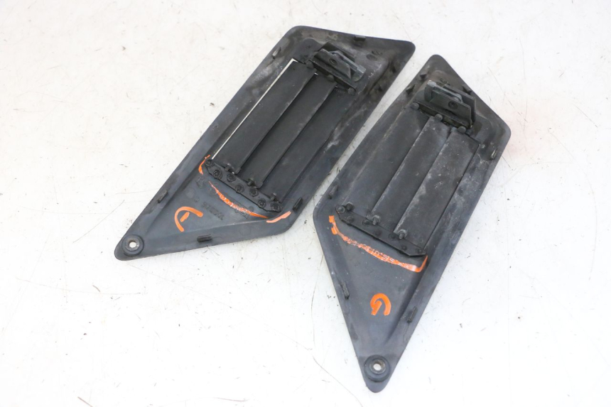 photo de TAPA REPOSAPIES CONEXION GILERA NEXUS 300 (2008 - 2013)