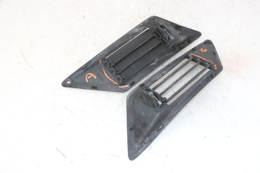 photo de TAPA REPOSAPIES CONEXION GILERA NEXUS 300 (2008 - 2013)