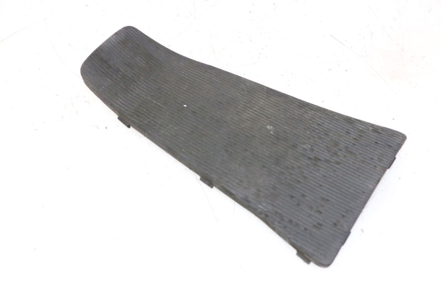 photo de TAPA REPOSAPIES CONEXION PIAGGIO LXV 4T 50 (2009 - 2013)