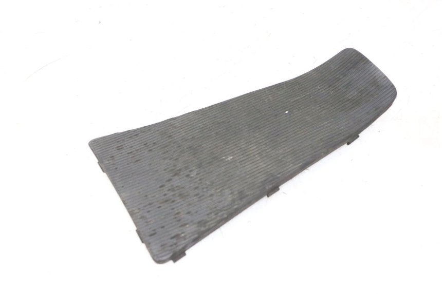 photo de TAPA REPOSAPIES CONEXION PIAGGIO LXV 4T 50 (2009 - 2013)