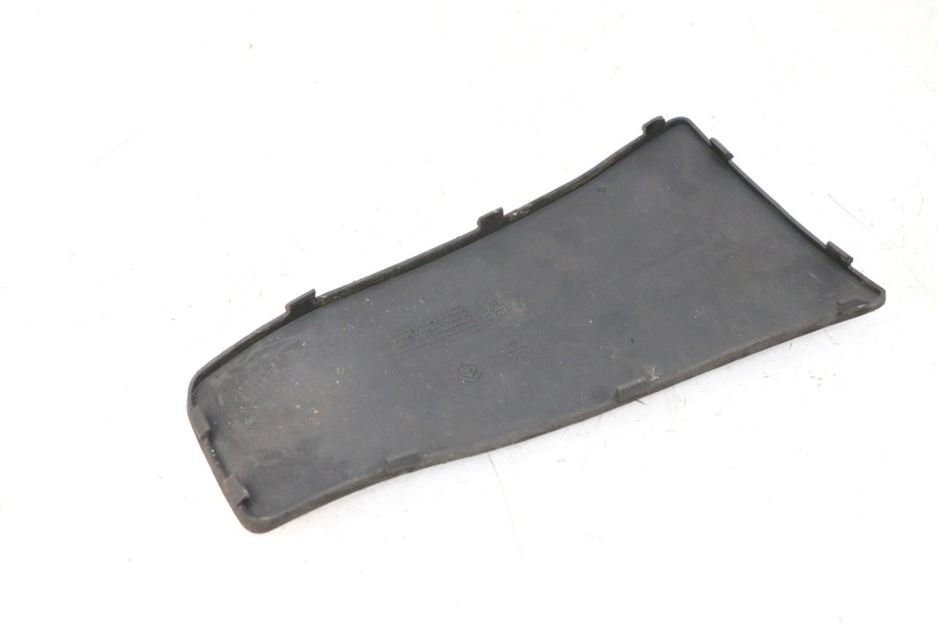 photo de TAPA REPOSAPIES CONEXION PIAGGIO LXV 4T 50 (2009 - 2013)