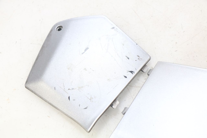 photo de CONEXIÓN DEL ESCALÓN PIAGGIO MP3 LT 400 (2007 - 2012)