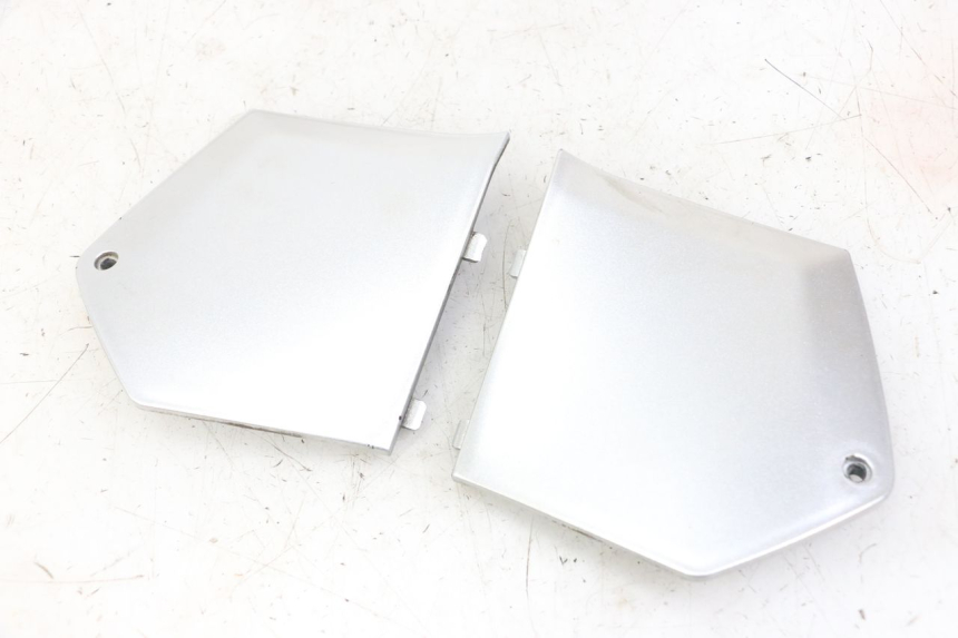 photo de TAPA REPOSAPIES CONEXION PIAGGIO MP3 LT 300 (2010 - 2016)
