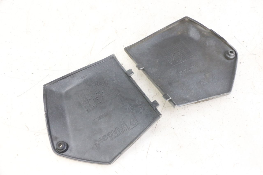 photo de TAPA REPOSAPIES CONEXION PIAGGIO MP3 LT 300 (2010 - 2016)
