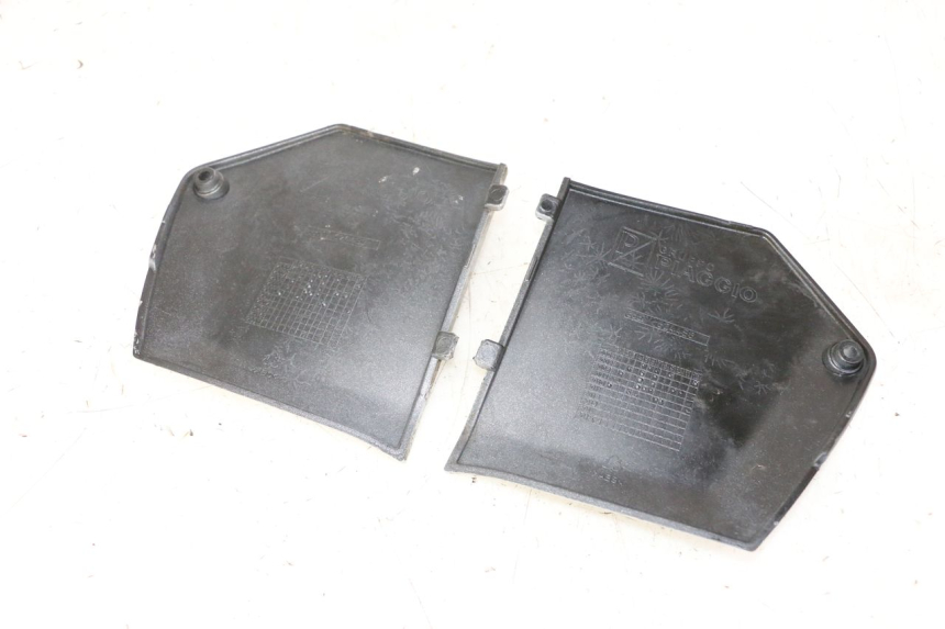 photo de TAPA REPOSAPIES CONEXION PIAGGIO MP3 LT 300 (2010 - 2016)