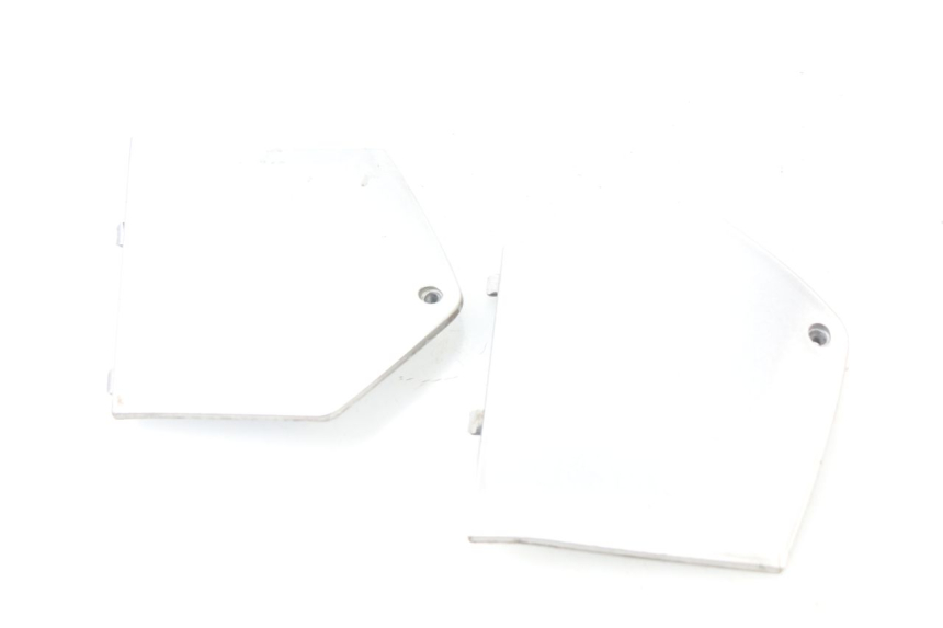 photo de TAPA REPOSAPIES CONEXION PIAGGIO MP3 125 (2006 - 2014)