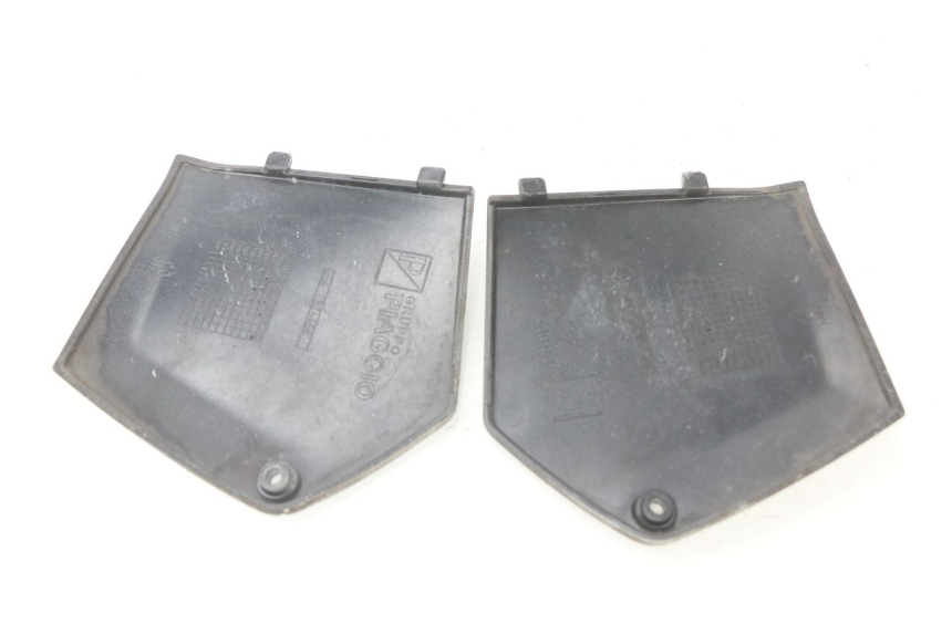 photo de TAPA REPOSAPIES CONEXION PIAGGIO MP3 125 (2006 - 2014)