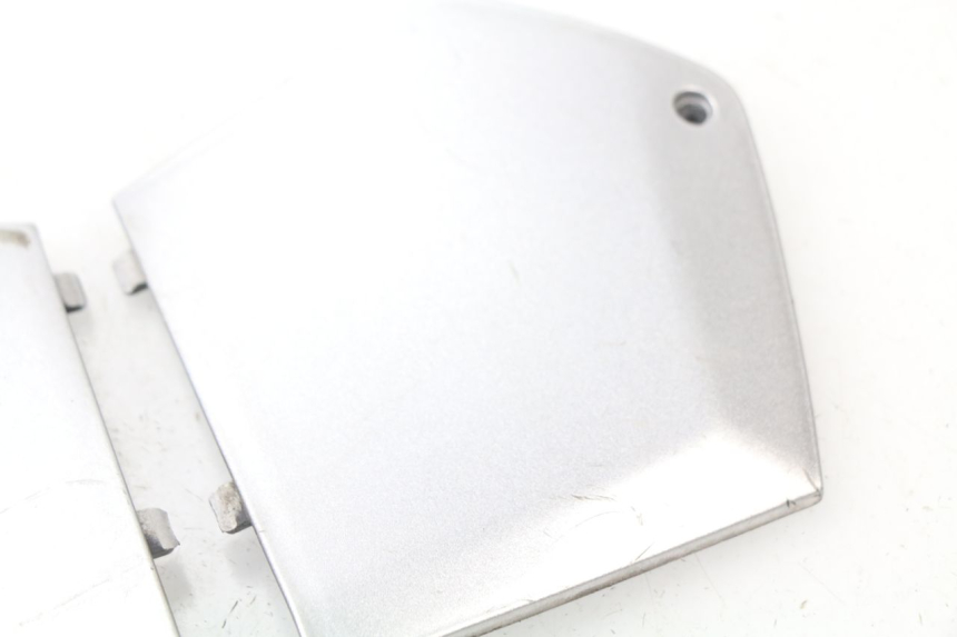 photo de TAPA REPOSAPIES CONEXION PIAGGIO MP3 125 (2006 - 2014)