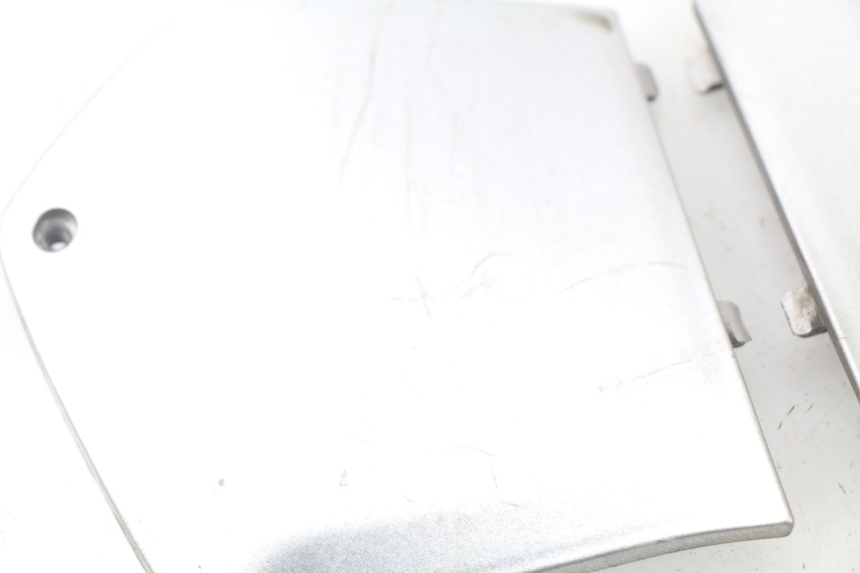 photo de TAPA REPOSAPIES CONEXION PIAGGIO MP3 125 (2006 - 2014)