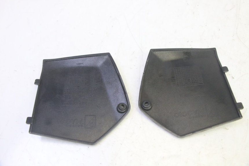 photo de TAPA REPOSAPIES CONEXION PIAGGIO MP3 125 (2006 - 2014)