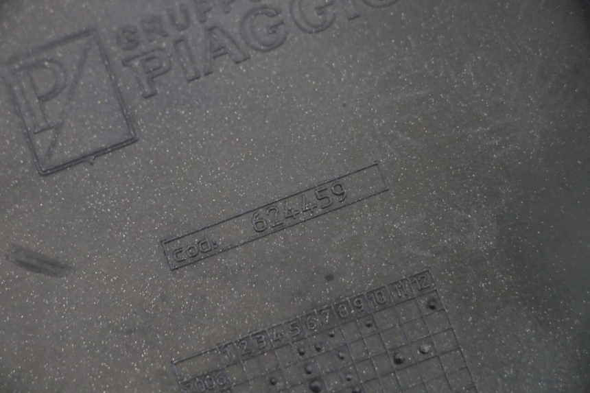 photo de TAPA REPOSAPIES CONEXION PIAGGIO MP3 125 (2006 - 2014)