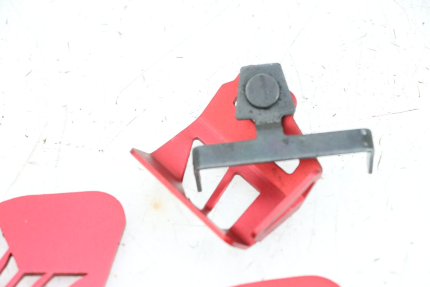 photo de TAPA REPOSAPIES CONEXION YAMAHA MT-07 MT07 ABS 700 (2018 - 2020) - Primer plano técnico