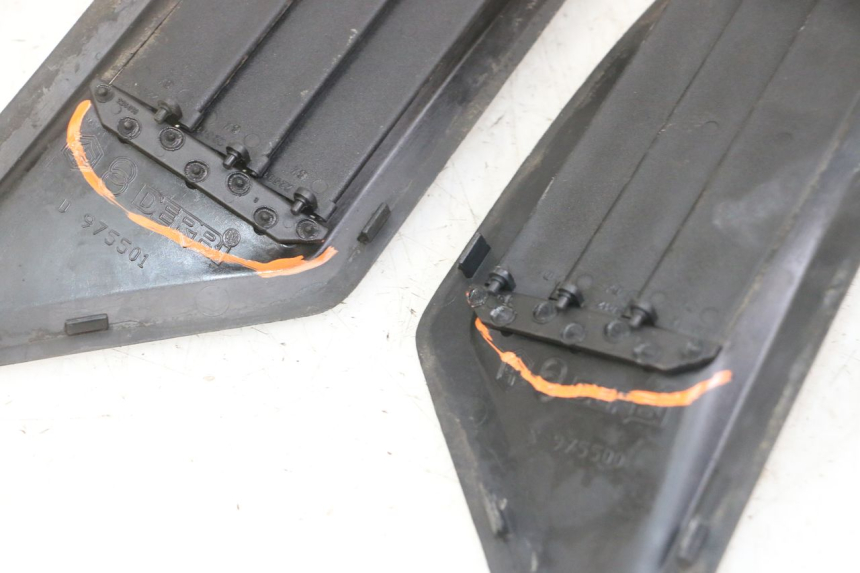 photo de TAPA REPOSAPIES CONEXION GILERA NEXUS 125 (2009 - 2013)