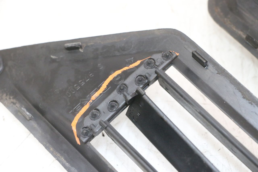 photo de TAPA REPOSAPIES CONEXION GILERA NEXUS 125 (2009 - 2013)