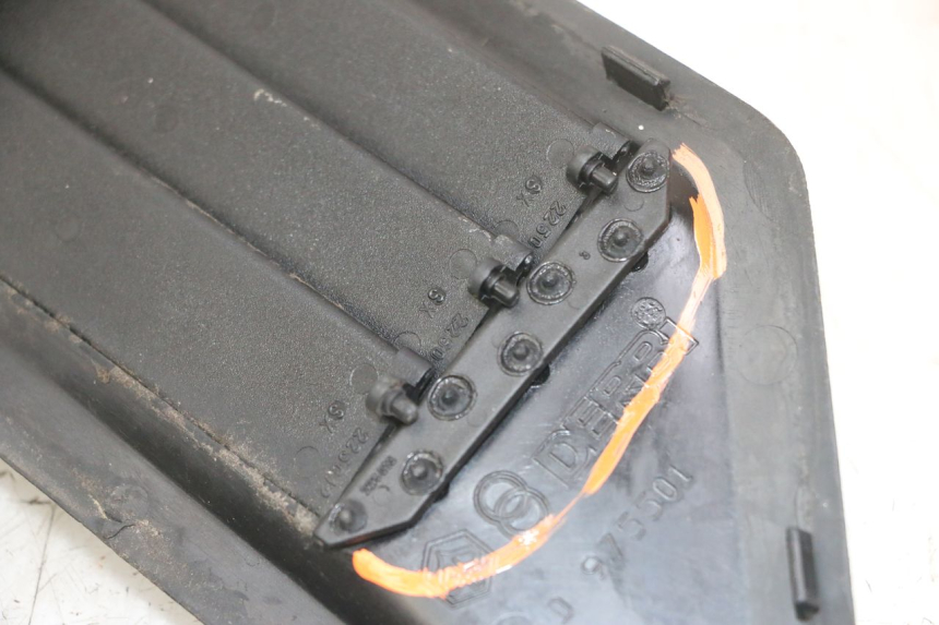 photo de TAPA REPOSAPIES CONEXION GILERA NEXUS 125 (2009 - 2013)